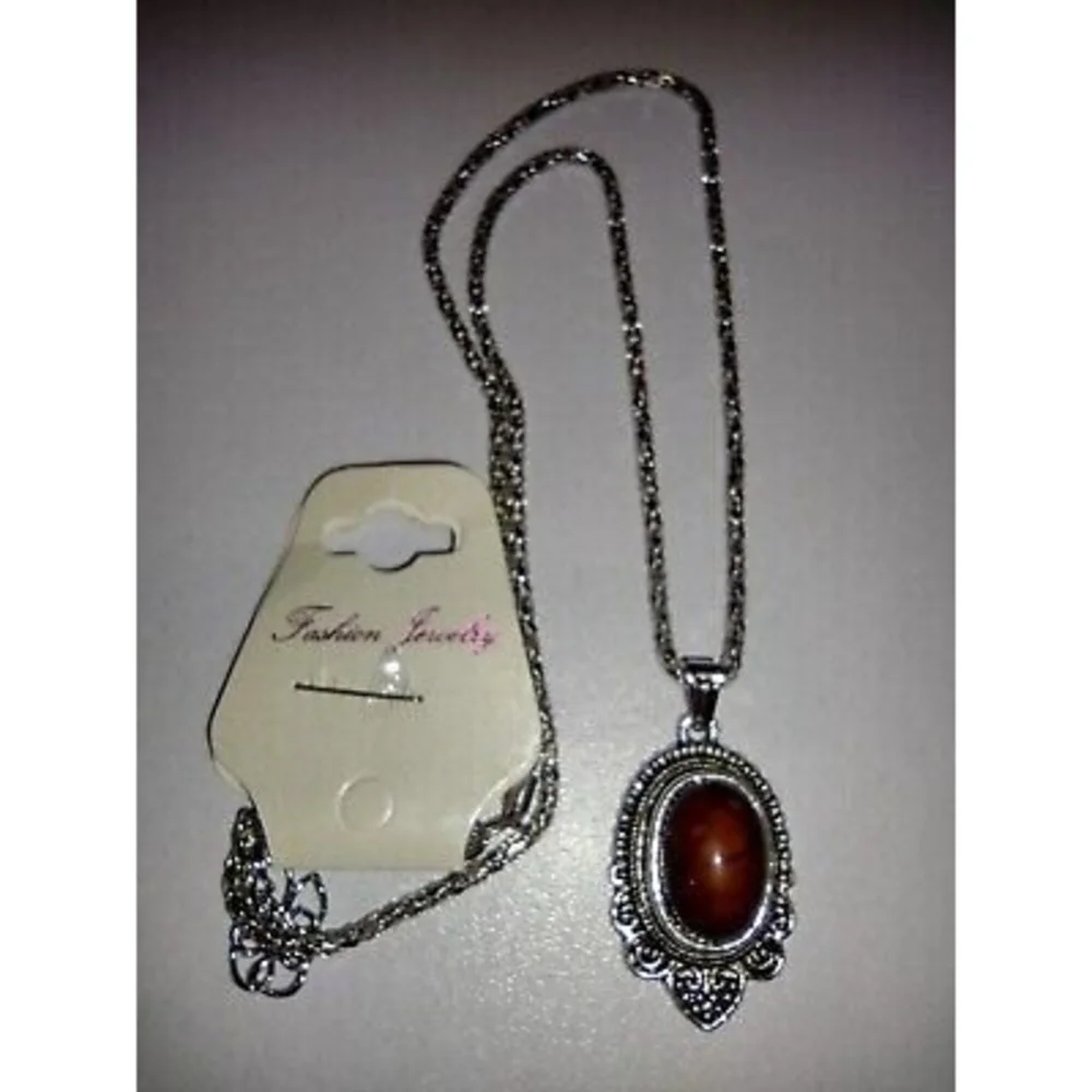 Fashion Necklace- Brownish Vintage Pendant Design, 18 inch chain - Picture 4 of 4